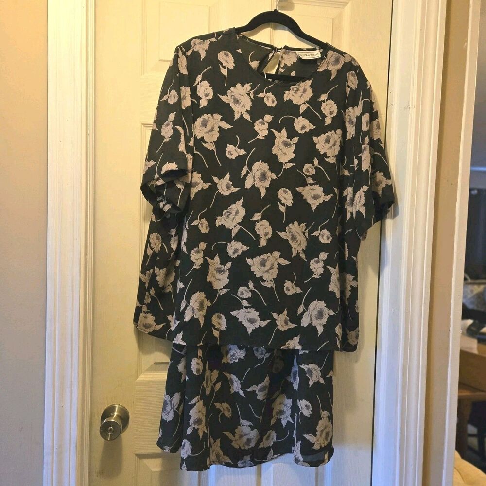 August Max Woman Black Floral 2 Piece Formal Dress Skirt Top, Size 1X/2X